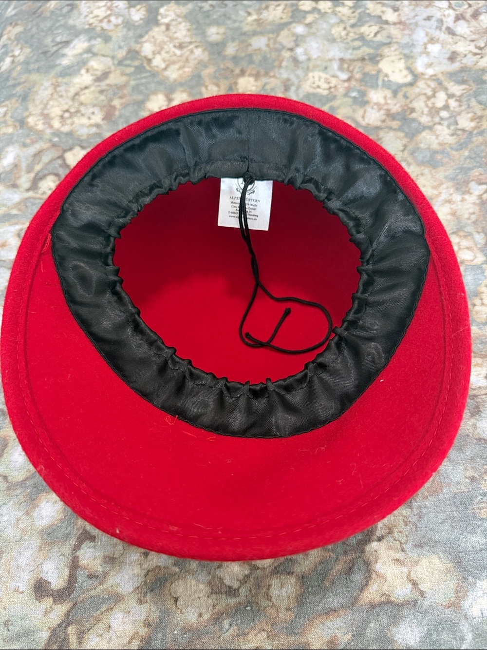 Kids Red Felt Bow Cloche Hat - Picture 4 of 4